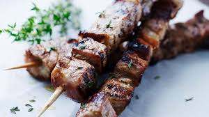 Recette De Brochettes De Boeuf Et Patates Douces Au Barbecue Sauce Chimichurri Recette Brochette Boeuf Recette Brochette Idee Recette Poulet