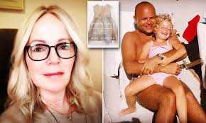 Woman raised as Orthodox Jew learns her father is a stranger after  fertility doctors mix samples