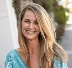 Lori Dahl's Instagram, Twitter & Facebook