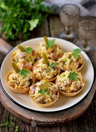 лаваш с красной рыбой и плавленым сыром и огурцом Tartaletki S Pechenyu Treski I Plavlenym Syrom Recept S Foto Recept Recepty Zakusok Eda Blyuda Dlya Vecherinki