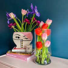 They make me feel like spring is going to pop around the corner at any second. Brighten Up Your Room With A Pop Of Color In Under 5 Minutes When You Try This Quick And Easy Tulip Arrangement Laptrinhx News