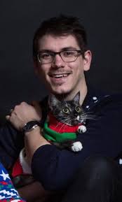 So glad to know this Cat Dad who took cat Christmas photos with me 😻