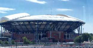 De us open is één van vier grandslamtoernooien. Arthur Ashe Stadion Wikipedia