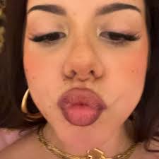 Anna Zoe's Instagram, Twitter & Facebook