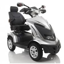 Ausili necessari alla degenza di anziani e disabili. Scooter Elettrico Per Disabili Ed Anziani Monarch Royale Modello Top
