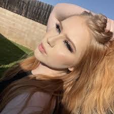 Eileen Searles's Instagram, Twitter & Facebook