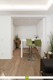 Unterschiedliche Decken Und Beleuchtungskonzepte Brechen Die Offenen Raume Auf Und Sor Beleuchtungskonzepte Raum Und Beleuchtung