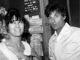 En 1966, il rencontre norbert saada (producteur d''hugues aufray dont il est fan) qui décide de produire ses prochains Hugues Aufray Son Incroyable Double Vie Sexuelle Photos Tele Star