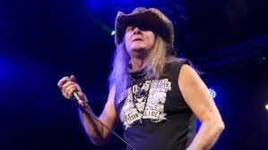Skid row singer johnny solinger has died at the age of 55 after telling fans he was suffering liver failure, it's been announced. Qe3oyotda8xjtm