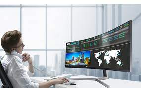 Jetzt soll das unternehmen an noch größeren alternativen arbeiten. Work Hard Play Hard Der Neue 49 Zoll Gaming Monitor Von Samsung Im Business Setup Samsung Newsroom Deutschland