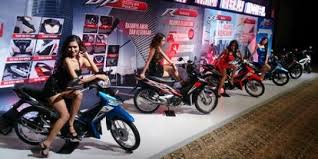 Modifikasi motor supra x125r warna hitam putih / modifikasi motor supra x125r warna hitam putih : 6 Daya Pikat Honda Supra X 125 Fi 2014 Merdeka Com