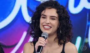 Kéfera Buchmann desabafa sobre passado e choca por revelações: "Tinha nojo  de mim''