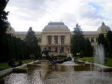 Sobră, dar inventivă, solidă, dar şi pregătită oricând să facă faţă provocărilor. Alexandru Ioan Cuza University Wikipedia