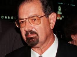 Οι γονείς του χώρισαν όταν ήταν μόλις ενός έτους και μεγάλωσε με τη μητέρα του βασιλική. Pe8ane O Takhs Boygioyklakhs Aderfos Ths Alikhs Koinwnia News 24 7