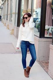 A classic crew neck sweater in cashmere that features a ribbed neck, hem and sleeve cuffs, the sanni is an elevated wardrobe essential. My Everyday Style Fall Sweater Inspiration Casual Fall Outfits Fashion Clothes Women Winter Fashion Outfits