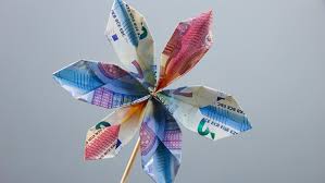 Geldblumen sind eine wirklich kreative idee. Geldscheine Falten Geld Kreativ Verschenken Bayern 1 Radio Br De