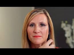 Achieving an Asymmetrical Face With Makeup : Makeup Tips