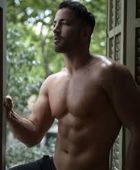 OMG, hes naked: Model Maximo Garcias hot nude beach photo - OMG.BLOG