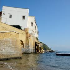 Sull'estremità della collina di posillipo, a marechiaro, si trova il ristorante 'a fenestella. Marechiaro E La Sua Finestra Sul Mare Tra Miti E Leggende Manuela Apartments