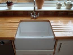 butler style sink with draining grooves