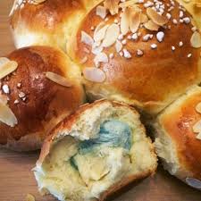 Grade Noch Rechtzeitig Zum 6 Januar Ein Ganz Normales Rezept Fur Den 3 Konigskuchen Wie Er In Der Schweiz Gegessen Wir Konigskuchen Konigin Kuchen Kuchen