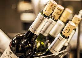 Piuttosto, i bicchieri utilizzati per la consumazione del vino bianco tendono ad essere allungati e sviluppati. Bordolese Champagnotta O Renana Quanti Tipi Di Bottiglie Esistono Corte Ei Venti