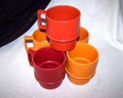 Vintage Tupperware Mugs Reds And Oranges And Yellow Retro 70 S Kitchen Vintage Tupperware Mugs Unique Items Products