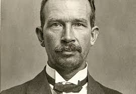 Polis häktades för kvinnomord