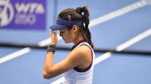 Emma raducanu ist in toronto geboren, zog aber als kleines kind nach london, wo sie mit fünf jahren das tennisspielen begann. Emma Raducanu Positiv Auf Das Coronavirus Getestet Duell Zwischen Olympia Und Us Open Siegerin Geplatzt Eurosport