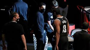 籃網與公鹿第二輪首戰，哈登（james harden）僅打了43秒就因右腿拉傷提前退場，根據《the athletic》知名記者查拉尼亞（shams charania）的消息，哈登此役不會回歸。 儘管哈登（james harden）首節只打了43秒就因右腿傷勢被迫退場，隨後宣佈不會回歸，但籃網仍在杜蘭特（kevin. O9xloyhrpu 8ym