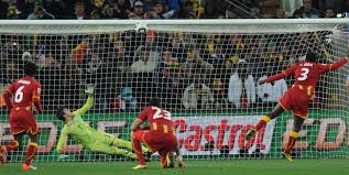 Muntari anotó el primer gol del juego. Wm Viertelfinale Uruguay Besiegt Ghana Im Elfmeter Drama Der Spiegel