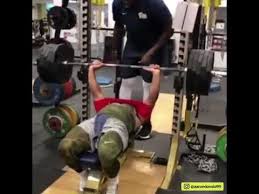 Aaron donald , (getty images/michael thomas). Aaron Donald Easily Bench Pressing 495 Lbs Youtube