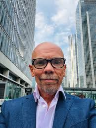 Ross Ayres's Instagram, Twitter & Facebook