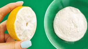 Campuran baking soda dengan lemon bisa memberikan manfaat bagi tubuh terutama untuk mengatasi berbagai gangguan kesehatan. Dip A Lemon In Baking Soda And The Result Will Amaze You Youtube
