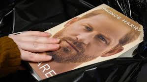 Los viajeros británicos tiran a la basura el libro 'Spare' del príncipe  Enrique