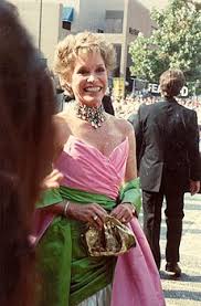 She was the eldest of three siblings and their home was in flushing, queens. Mary Tyler Moore Wikipedia