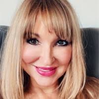 Jennifer Warriner's Instagram, Twitter & Facebook