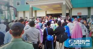 March 29 · sukabumi, indonesia · nu barokah na ti gusti 🙏 haji dadang haji gopur teu dagang duit lapur bosque. Suasana Haru Iringi Pelepasan Calon Jamaah Haji Asal Kabupaten Sukabumi
