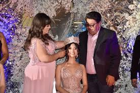 Coronan a Andrea, Mayte y Estefanía como Reina y Princesas de las Fiestas  de mayo 2024