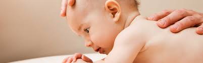 Osteopathen, die sich auf die behandlung von babys und kindern spezialisiert haben, plädieren dafür, dass grundsätzlich jedes baby in den ersten vier wochen nach. Osteopathie Fur Sauglinge Und Kleinkinder Die Kunst Der Bewegung