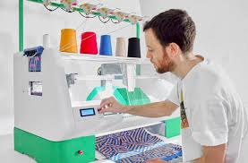 De la fibre au vêtement, le champ d'application des textiles intelligents est très large. Kniterate L Imprimante 3d Textile Qui Tricote Vos Creations