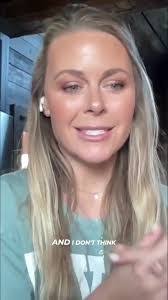 Amber Shelton's Instagram, Twitter & Facebook