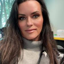 Are there mobile pedicure and haircut services available?