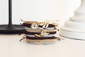 Sei es als fashion statement, oder als geschenk, makramee armbänder sind super easy selber zu machen! Makramee Armbander Knupfen Einfache Anleitung