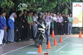 Contoh Soal Ulangan Pjok Kelas Viii Smp Mts Materi Keselamatan Di Jalan Raya