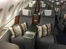 The singapore airlines a380 seating map has first class in the nose, sold as a class beyond first with individual cabins and double beds in the two middle cabins. Review Lufthansa Business Class Im Airbus A380 Hongkong Nach Frankfurt Frankfurtflyer De