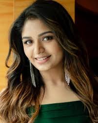 Aqsa Khan's Instagram, Twitter & Facebook