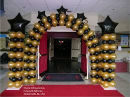 Entrance Black And Gold Balloon Arch A Black And Gold Balloon Arch And Coordinating Columns Make The Perfect Entrance For A Hollywood Or Red Car Prom Balloons Balloon Archway Graduation Balloons
