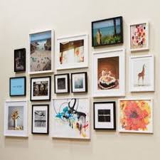 Black And White Photo Frames For Wall Love The Mix Of Black And White Frames In Different Sizes Frames On Wall Gallery Wall Design