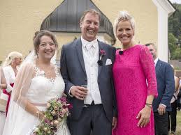 Bauer Sucht Frau Die Schonsten Hochzeiten Gibt S Zu Weihnachten Trend Magazin Hochzeit Frau Kleid Hochzeit